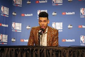 铁林：不该缩短每节时间 真正拖沓的是犯规 可以把罚球改成1罚2分