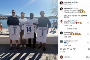 拉基蒂奇晒诺伊尔、阿萨莫阿等人合照，穆勒评论：这组合多牛啊