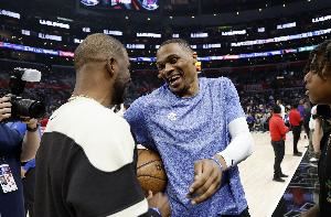 进至少7次全明星且效力7+球队：摩西-马龙/保罗/霍华德/卡特/威少