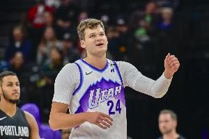 进步明显！凯斯勒三节9中6拿到14分10板8助2断2帽 命中三分球