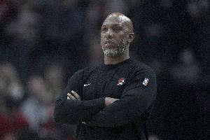 媒体人：比卢普斯因非法赌博被逮捕 所以谁将成为开拓者下任主帅