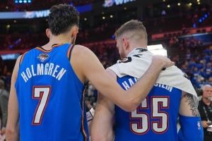 戴格诺特：一旦进入半场阵地防守 我们在比赛中就有了不错的表现