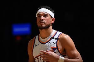 真挚的祝福！NBA官推祝太阳后卫布克29岁生日快乐🎂